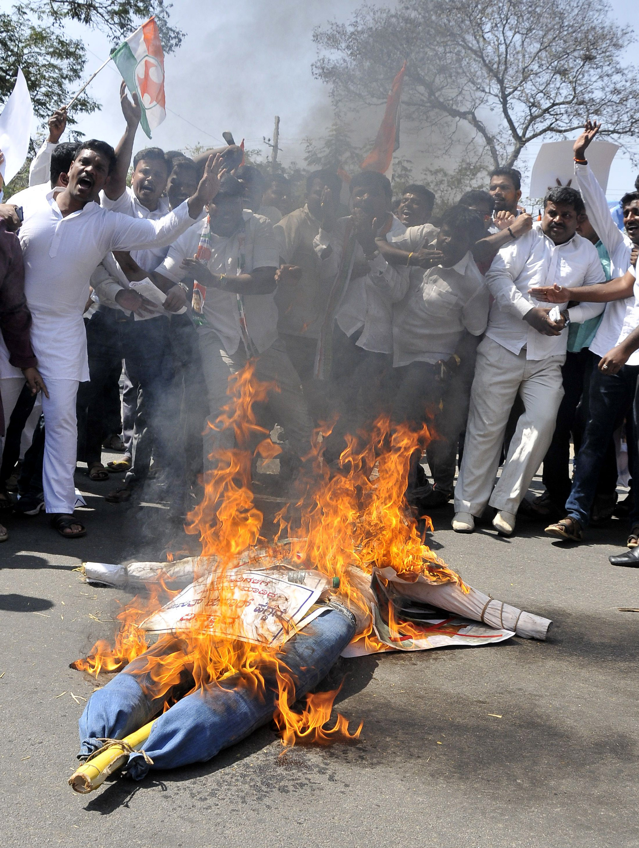 ಮೈಸೂರು: ಅನಂತಕುಮಾರ್ ಹೆಗಡೆ ವಿರುದ್ಧ ಕಾಂಗ್ರೆಸ್ ಪ್ರತಿಭಟನೆ